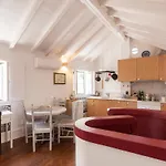Principe Real Swoonworthy, Pristine, 1br